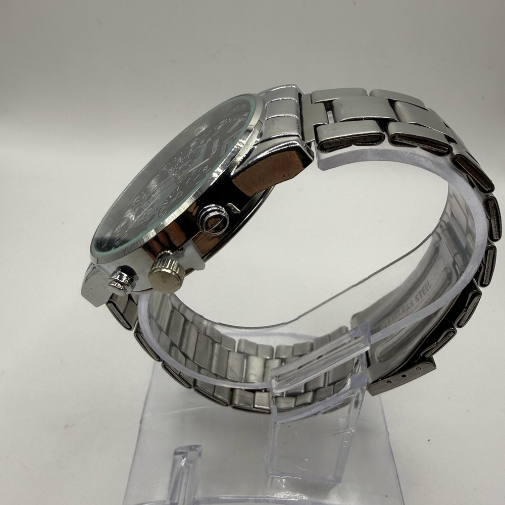 Geneva Silver Band Chronograph Dial 42mm Men's Quartz Watch (New Battery) - Picture 5 of 7